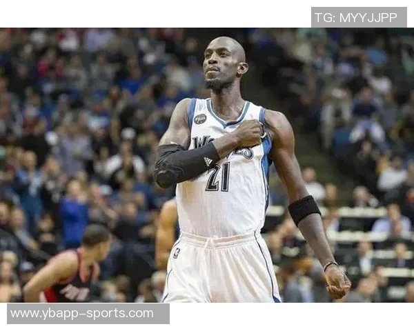 足协主席宋凯为于汉超颁发退役球衣59场国足生涯铭刻9球辉煌历史