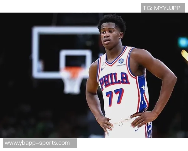 埃奇库姆首节表现抢眼三分球命中率高效砍下10分3篮板